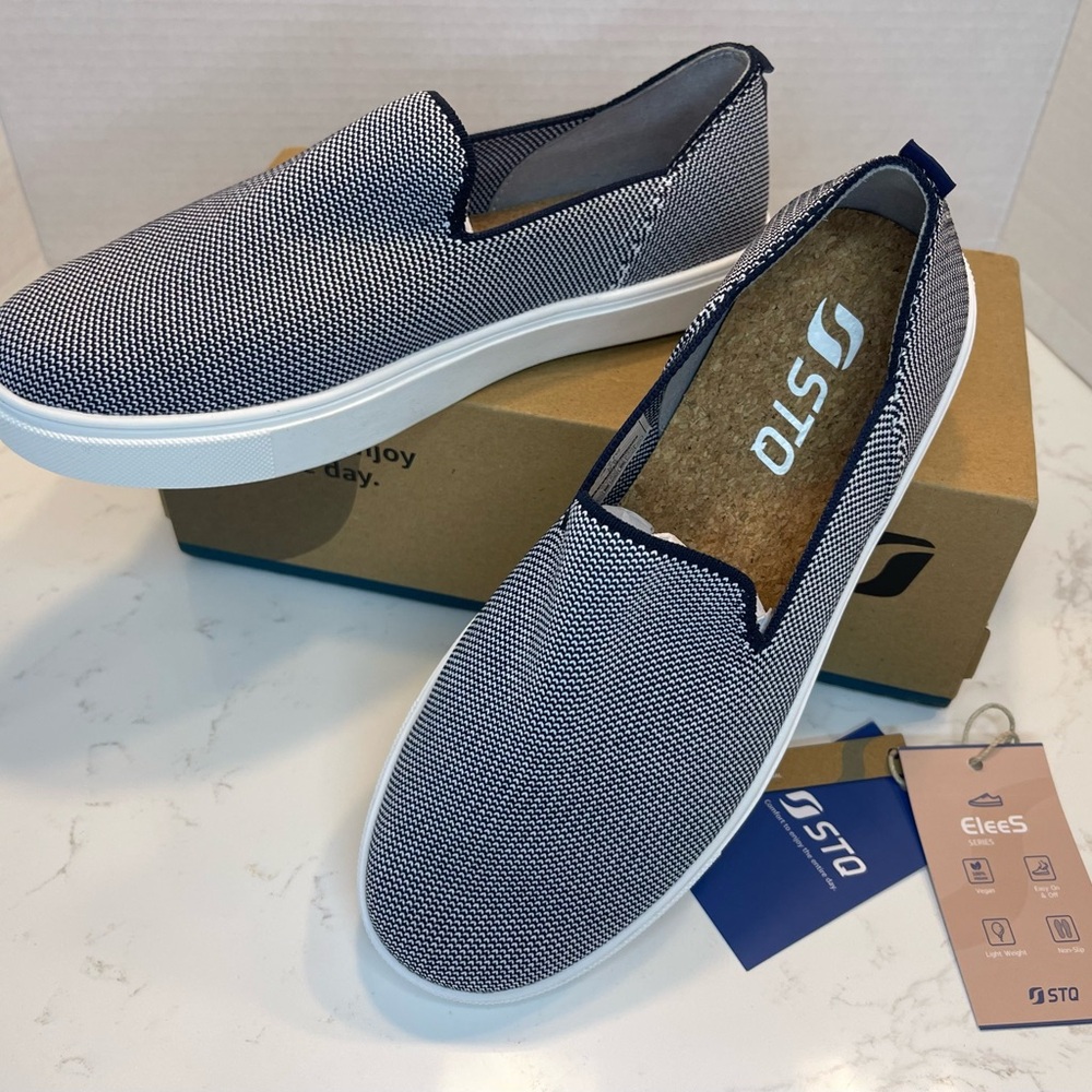 STQ Wide Toe Box Slip On Blue Shoes for Women Size 6.5 Wide